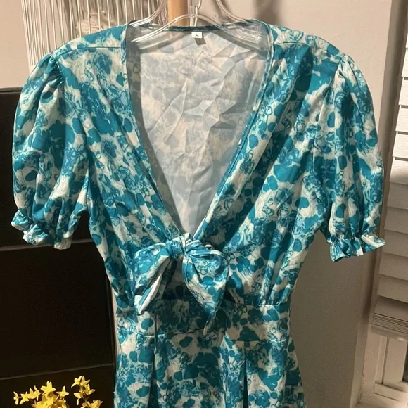$5 Sale! Aqua Floral Dress - Picture 2 of 10